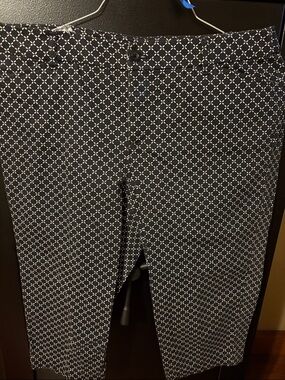 St. John's Bay Black and White Geometric Capris